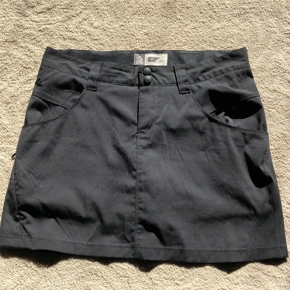 Alpine Design black Sz 4 hiking skort w/water wicking fabric